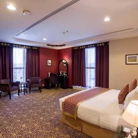 Awaliv International Hotel Ta'if Chambre photo A suite at the hotel