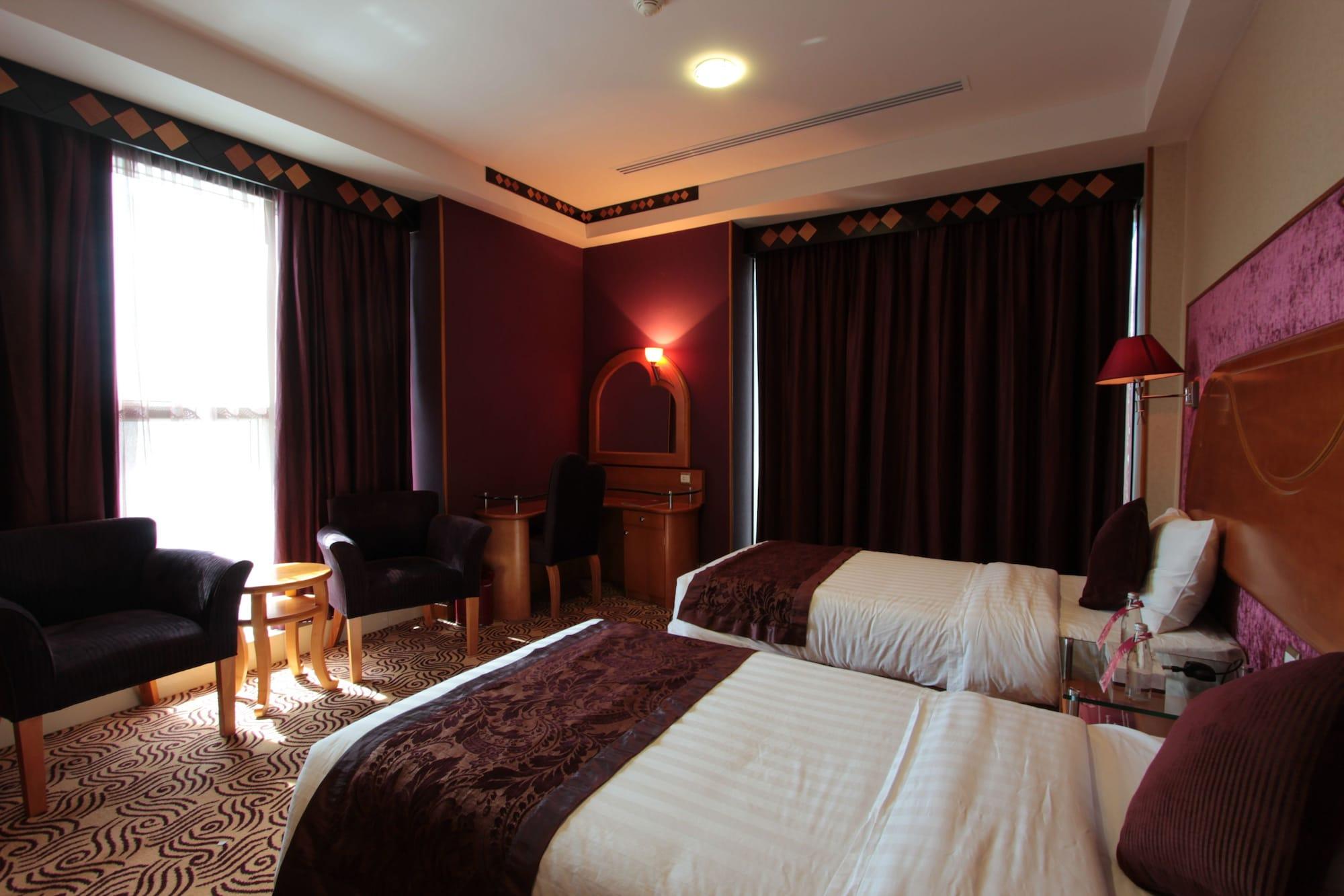 Awaliv International Hotel Ta'if Extérieur photo A room at the hotel
