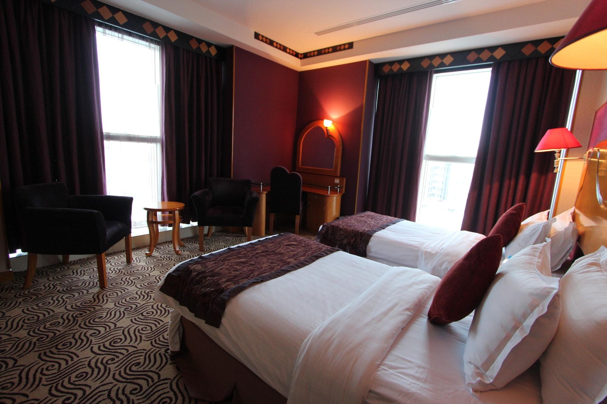 Awaliv International Hotel Ta'if Extérieur photo A room at the hotel