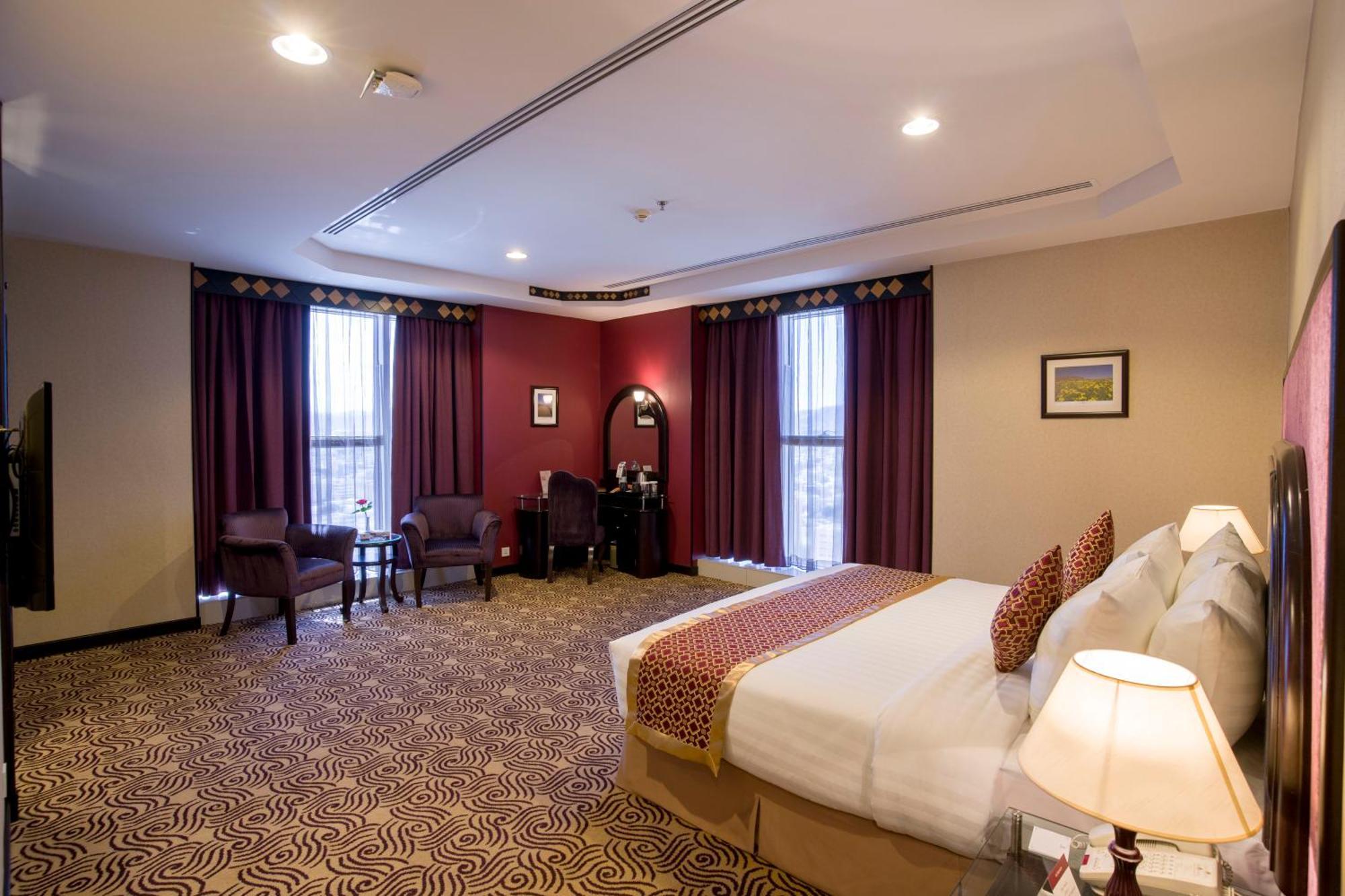 Awaliv International Hotel Ta'if Chambre photo A suite at the hotel