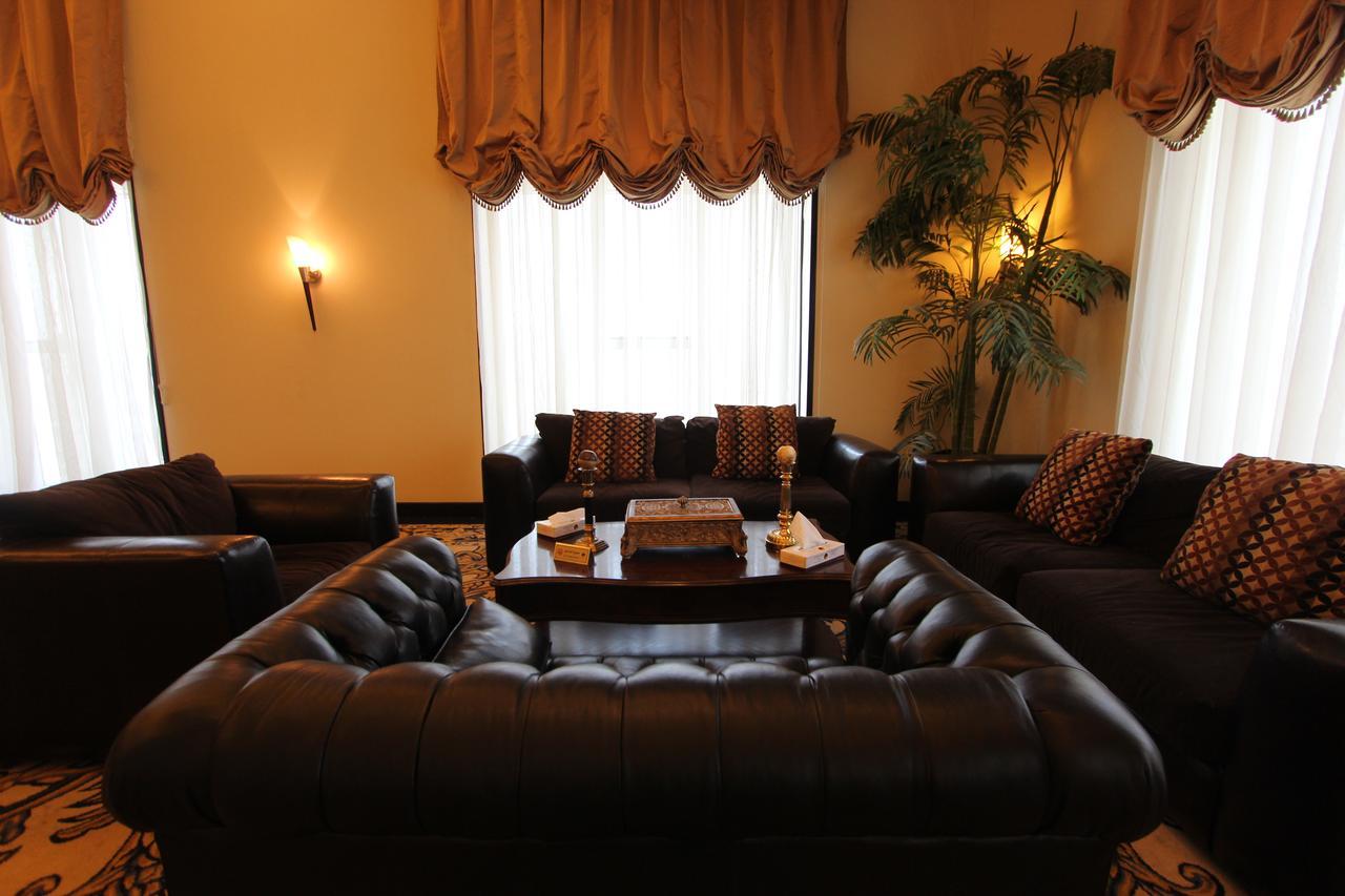 Awaliv International Hotel Ta'if Extérieur photo The lobby of the hotel