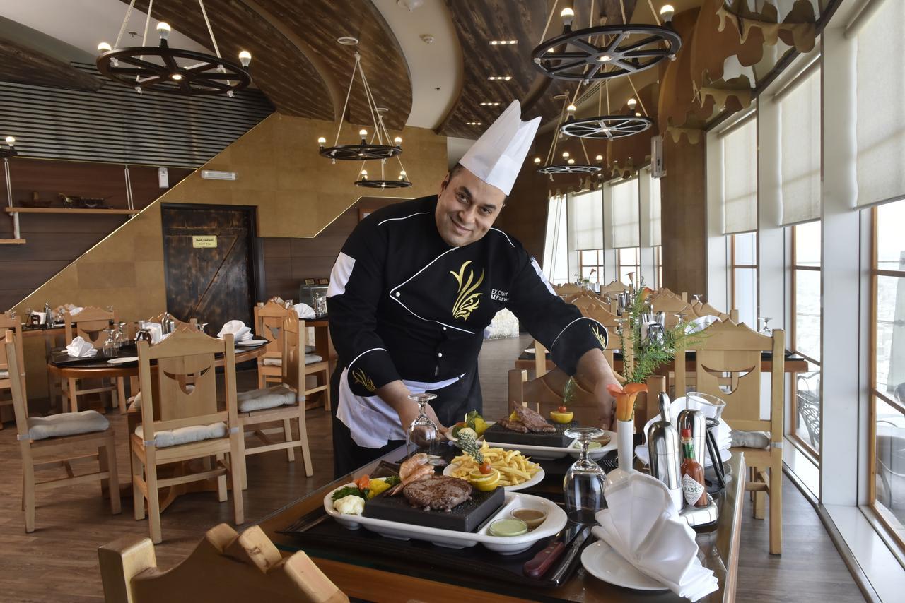 Awaliv International Hotel Ta'if Extérieur photo A chef at work