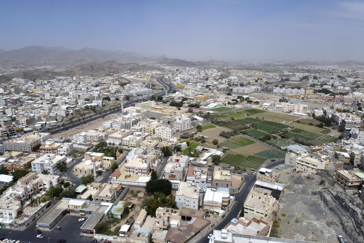 Awaliv International Hotel Ta'if Extérieur photo Aerial view of the city