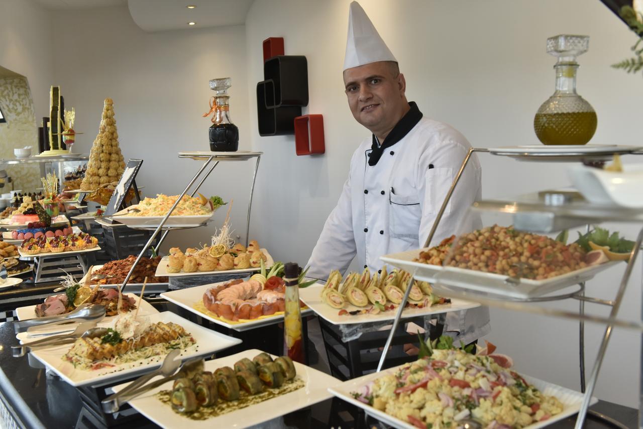Awaliv International Hotel Ta'if Extérieur photo A buffet at a hotel
