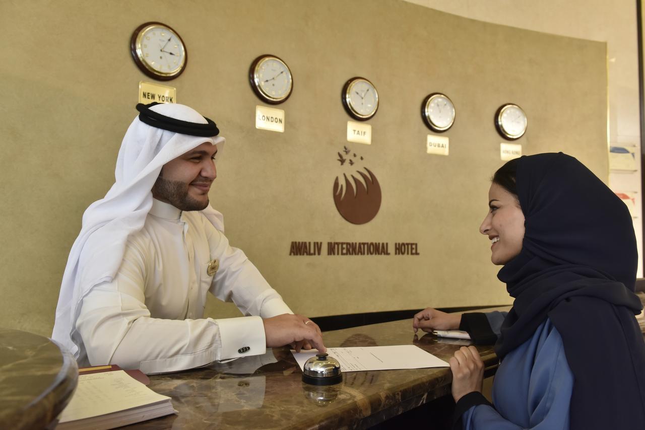 Awaliv International Hotel Ta'if Extérieur photo A guest checking in at a hotel