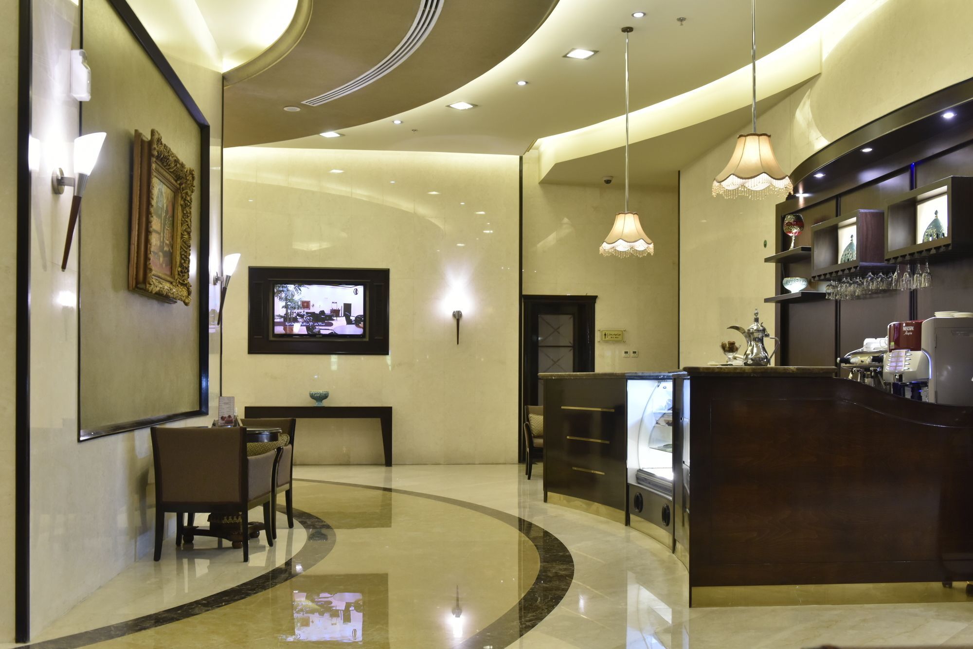 Awaliv International Hotel Ta'if Extérieur photo The lobby of the hotel